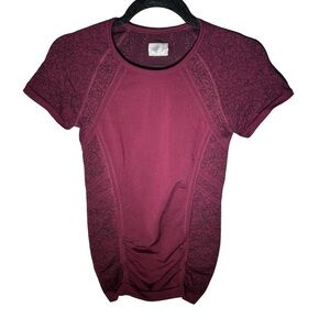 Athleta women’s speedlight Burgundy ruched stretch athletic shirt size small